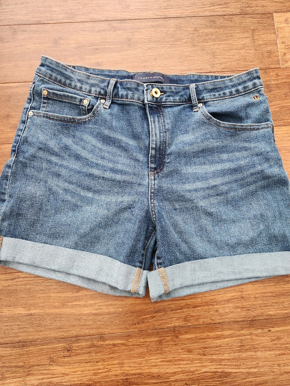 Tommy Hilfiger Women's Rolled-Hem Mid Blue Denim Shorts 5" Inseam, Size 12